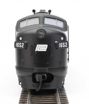Walthers 19985 HO Scale Model Train - EMD F7 A - PC - Penn Central #1652 (Black and White) with DCC & Sound Function