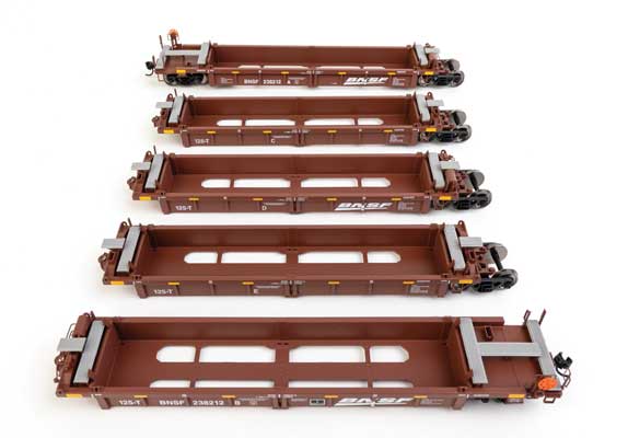 Walthers HO Scale 5-Unit Rebuilt 40' Well Car BNSF Railway #238212 A-E in Boxcar Red & White