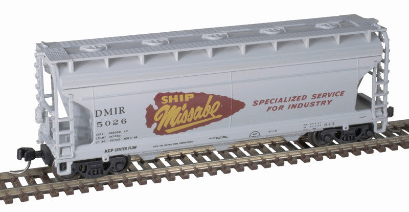 N Scale Atlas 50006117 ACF 3560 Center-Flow Covered Hopper Model - Duluth Missabe & Iron Range 5026 in Gray, Maroon, and Yellow Colors