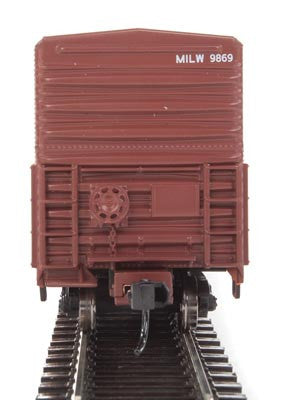HO Scale Walthers 910 - 3932 57' Mechanical Reefer MILW Milwaukee Road #9869