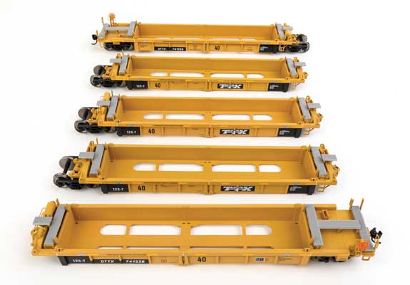 HO Scale Walthers 910-55667 Thrall 5 Unit Reconstructed 40-Foot Well Car TTX DTTX #741228 with Black and White TTX Logo for Model Railroad Enthusiasts