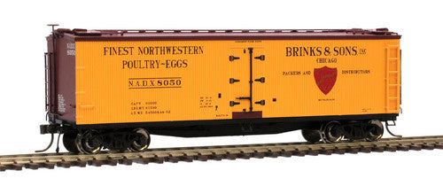 HO Scale 40-Foot Wooden Refrigerated Boxcar by Atlas 20005839 - Brink's and Sons #8052 in Yellow and Boxcar Red Colors