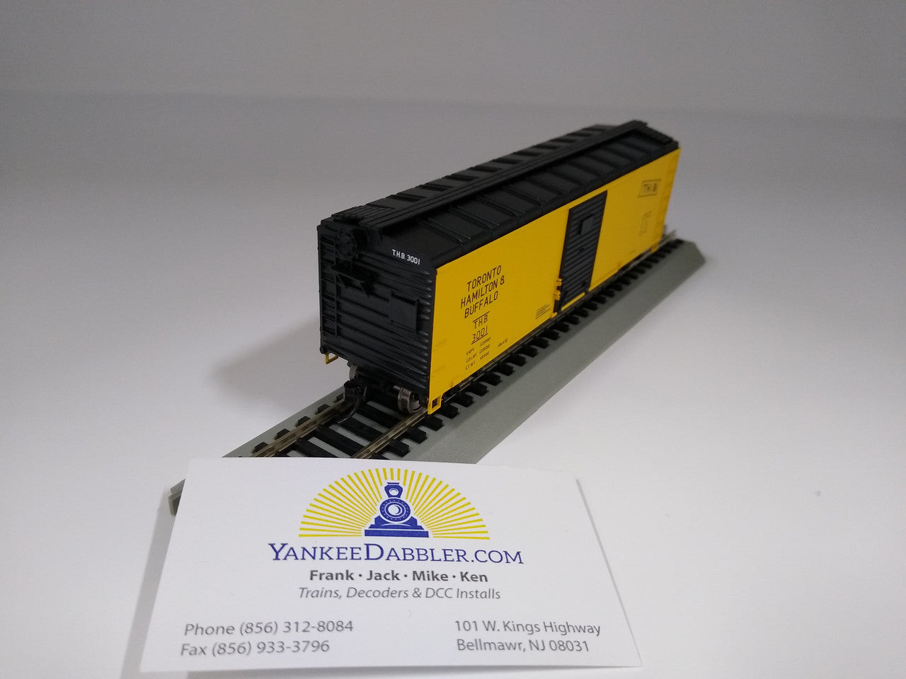 HO Scale Model Train 40-Foot Boxcar - Bowser 5965 TH&B Toronto Hamilton & Buffalo #3298